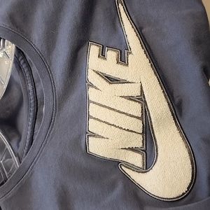 Nike Men's tshirt
